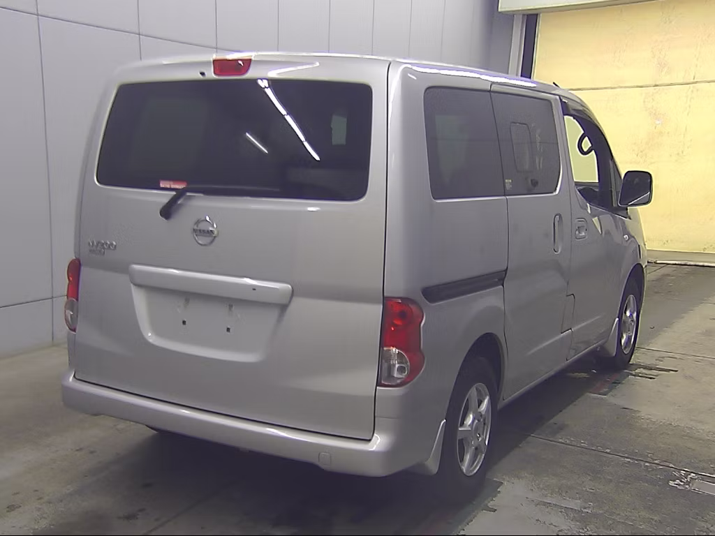 NISSAN NV200