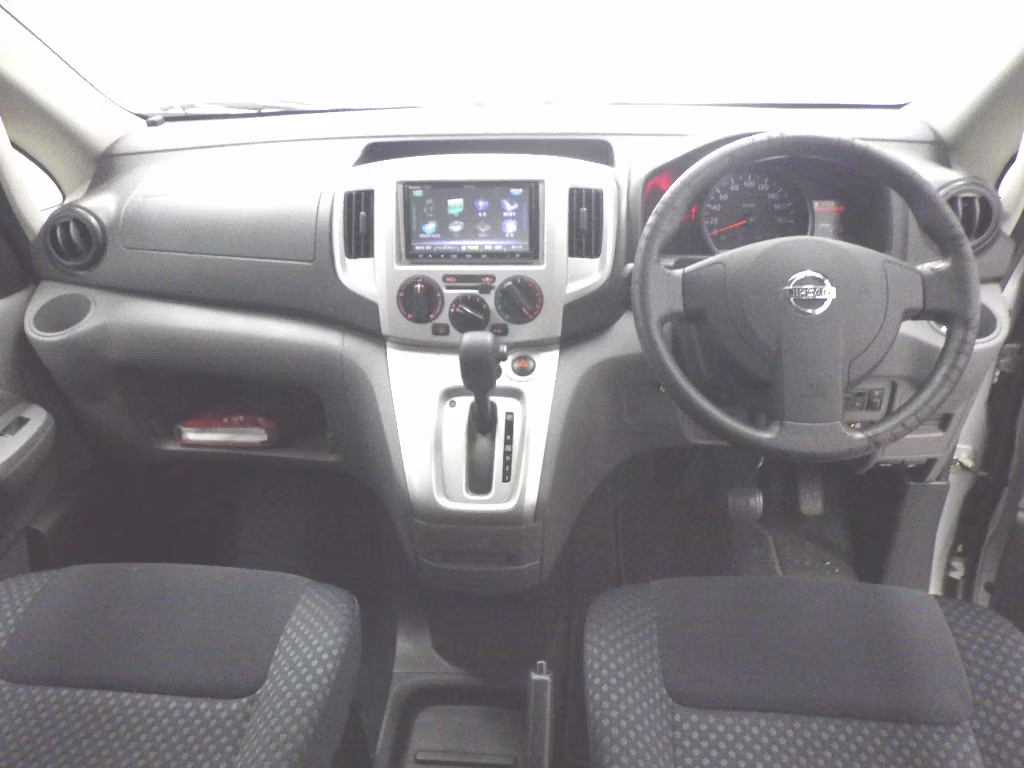 NISSAN NV200
