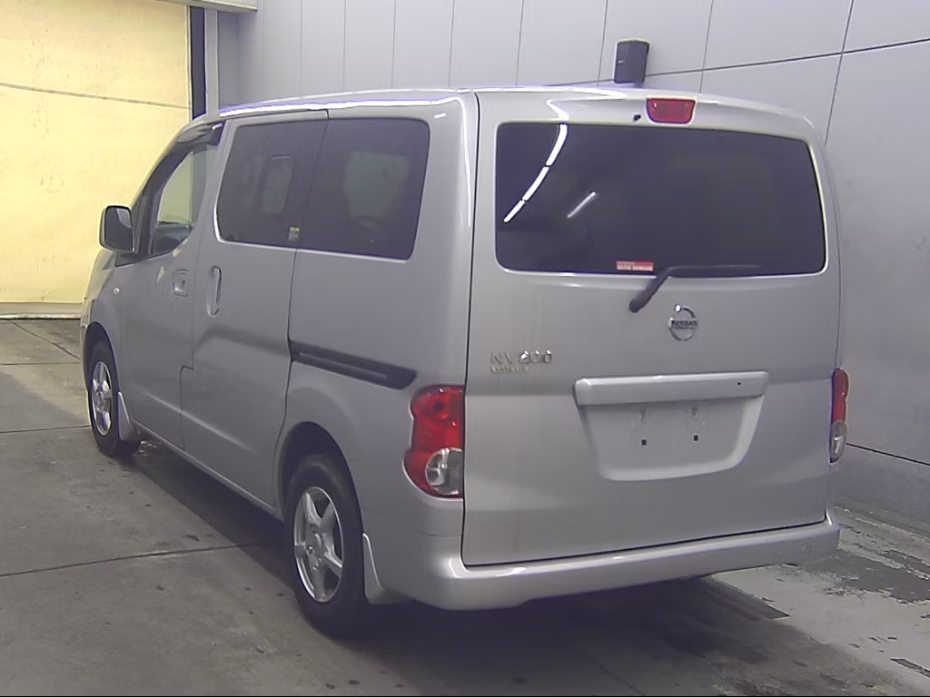 NISSAN NV200