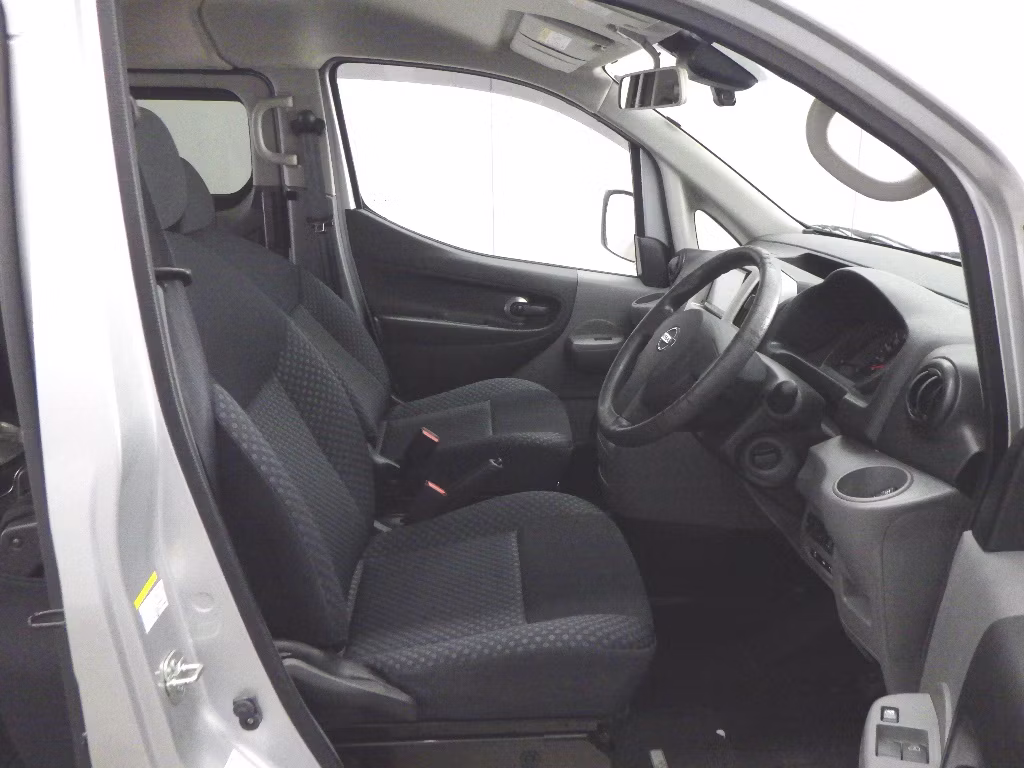 NISSAN NV200