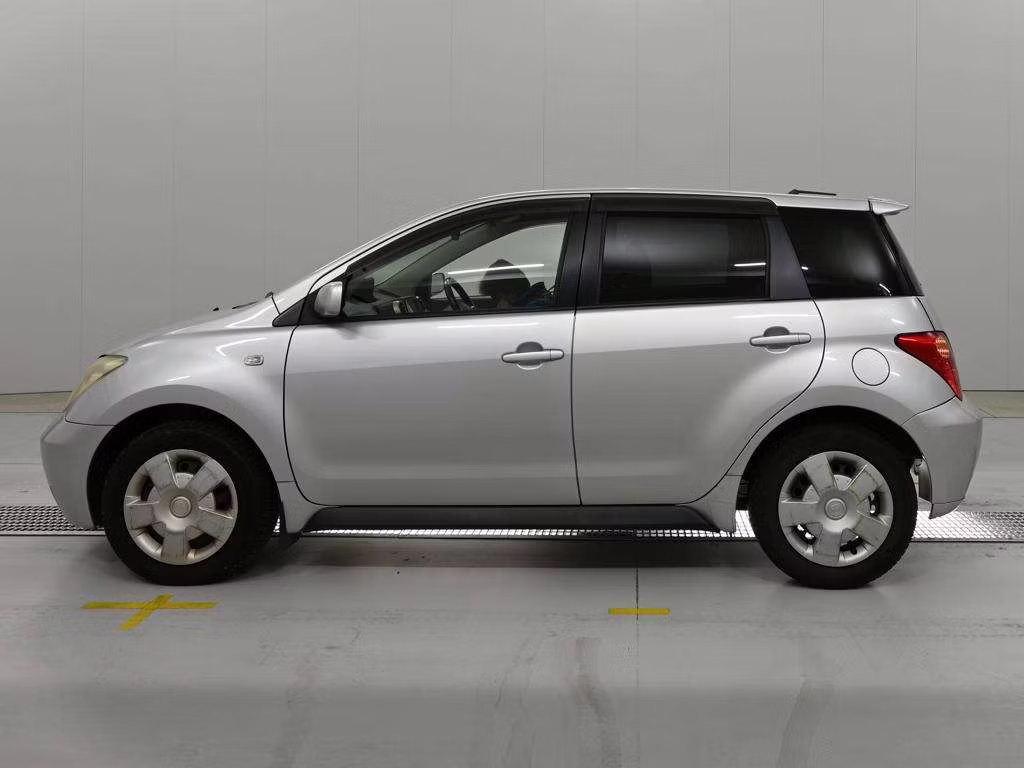 TOYOTA IST
