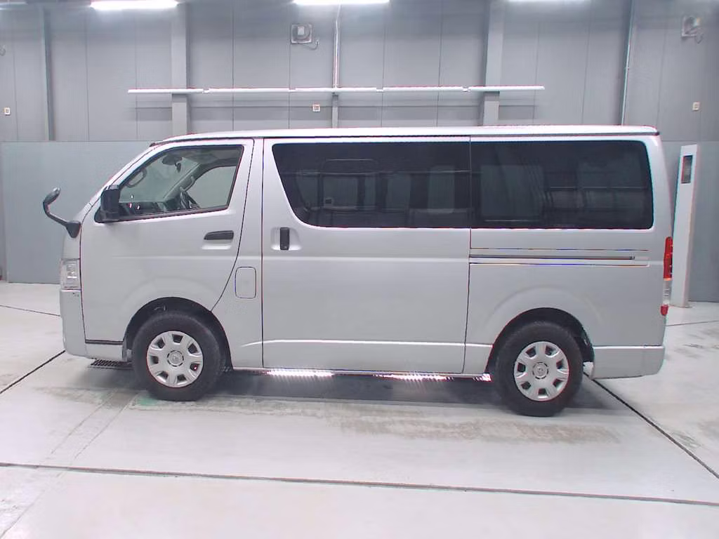 TOYOTA REGIUS ACE