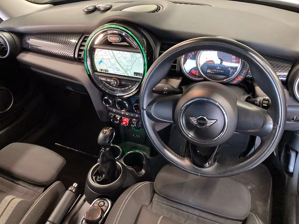 MINI HATCH