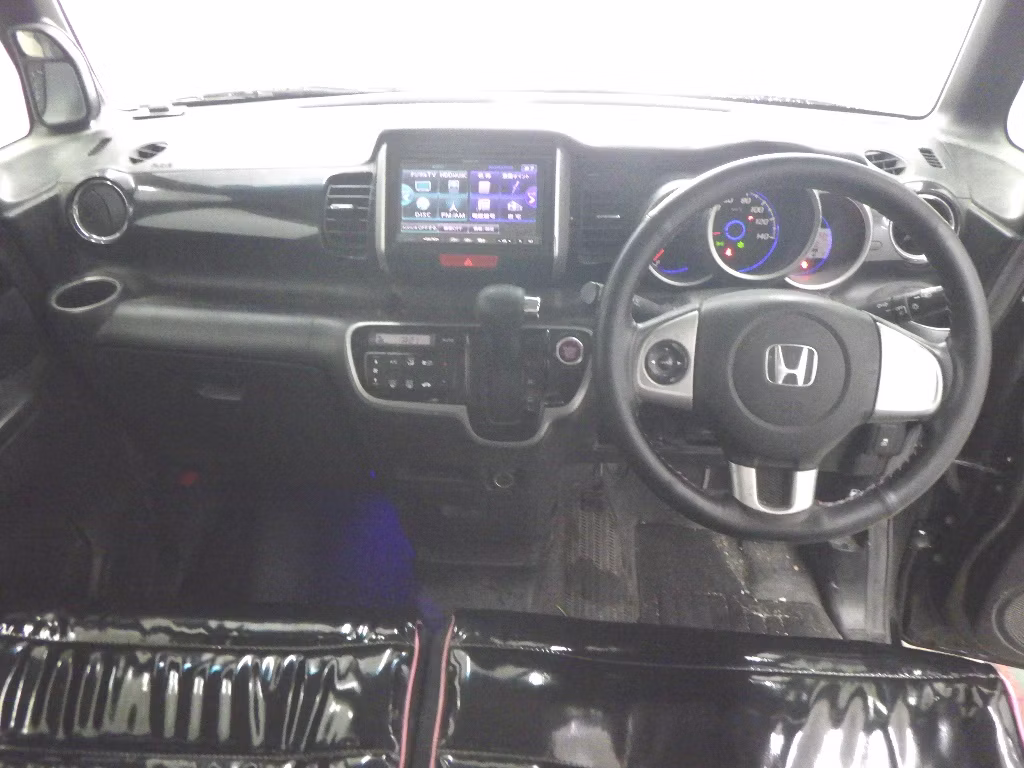 HONDA N-BOX+