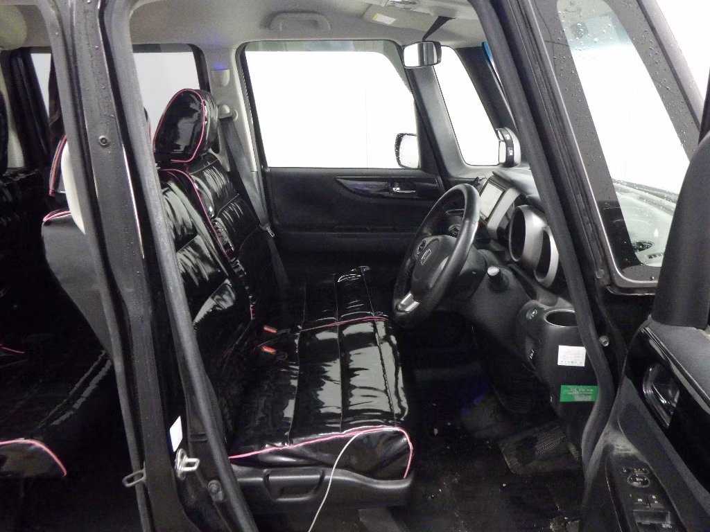 HONDA N-BOX+