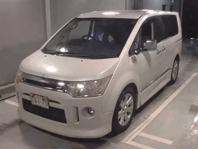 MITSUBISHI DELICA D:5