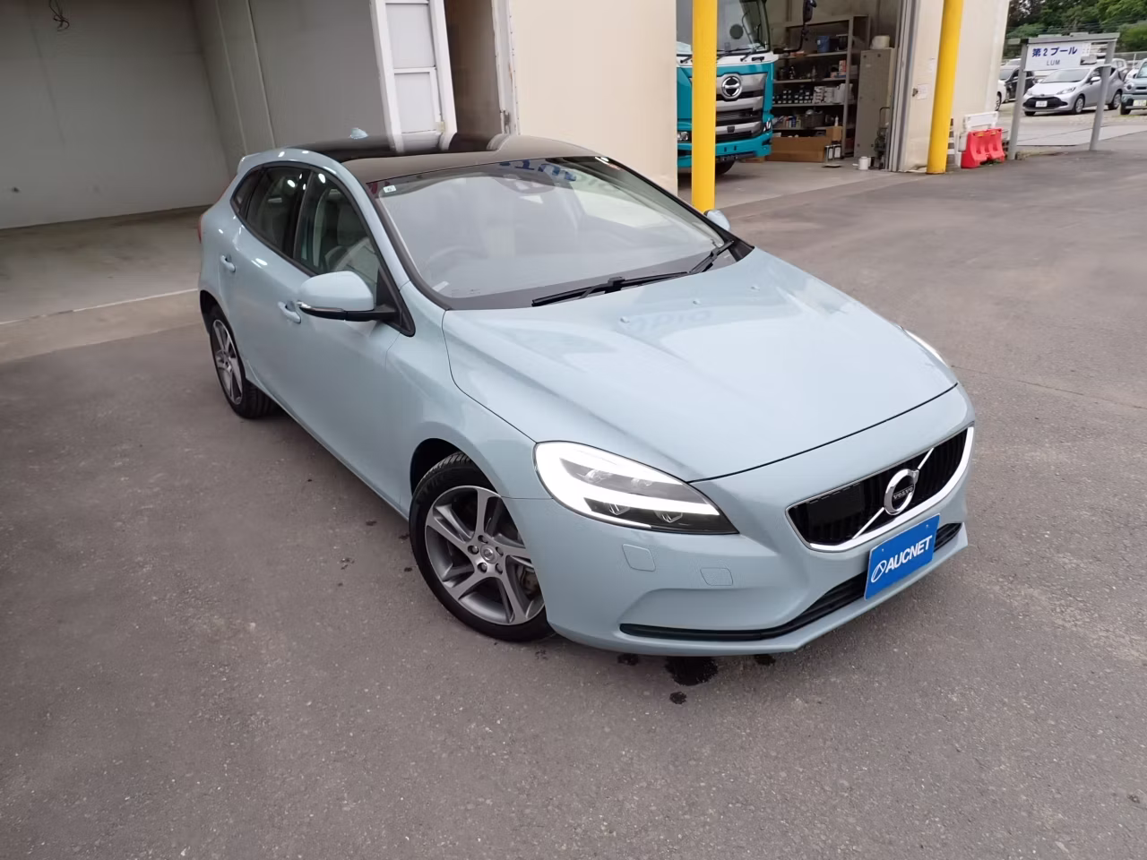 VOLVO V40