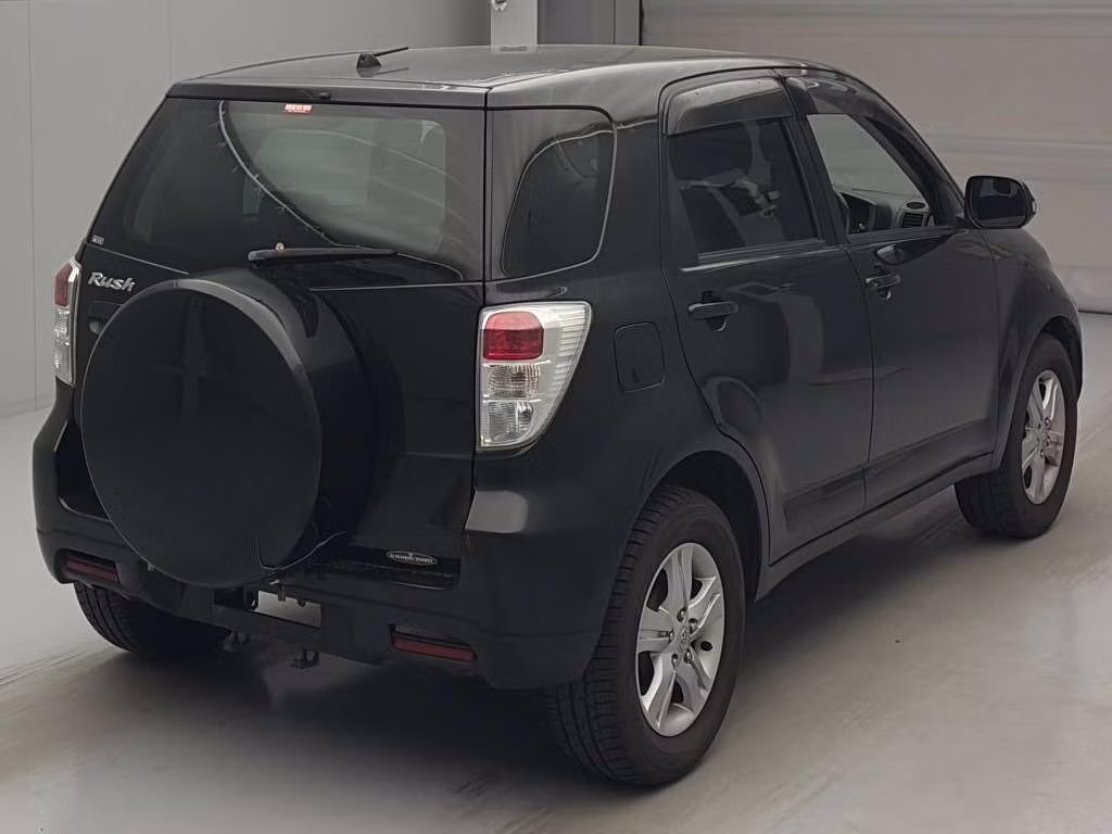 TOYOTA RUSH