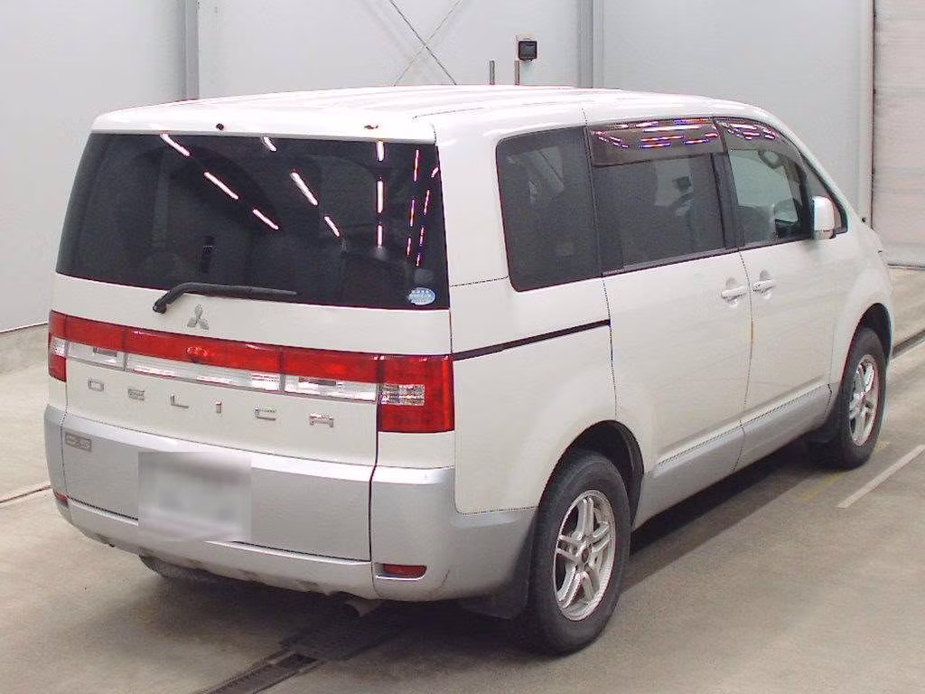 MITSUBISHI DELICA D:5
