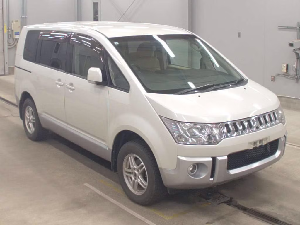 MITSUBISHI DELICA D:5