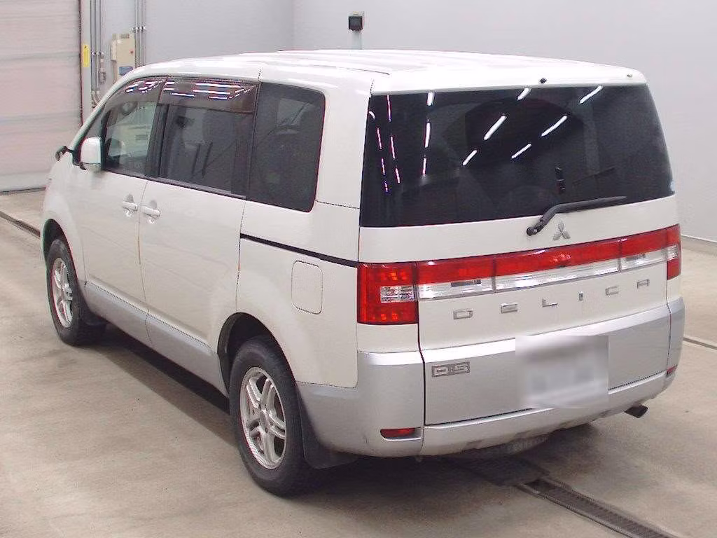 MITSUBISHI DELICA D:5