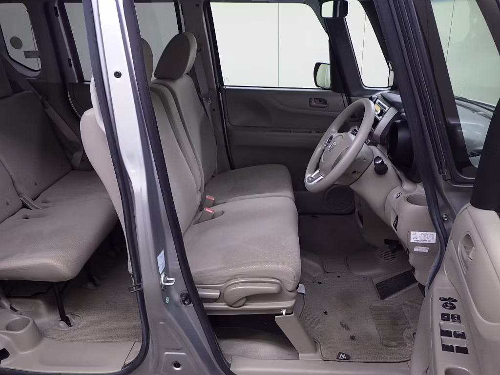 HONDA N-BOX+