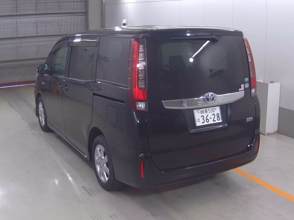 TOYOTA NOAH