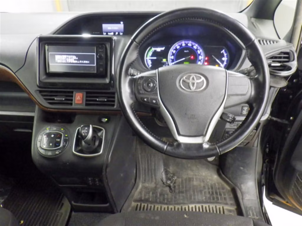 TOYOTA NOAH