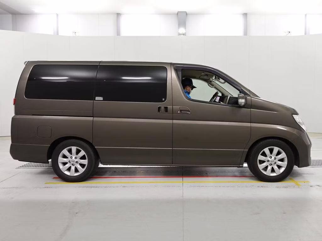 NISSAN ELGRAND