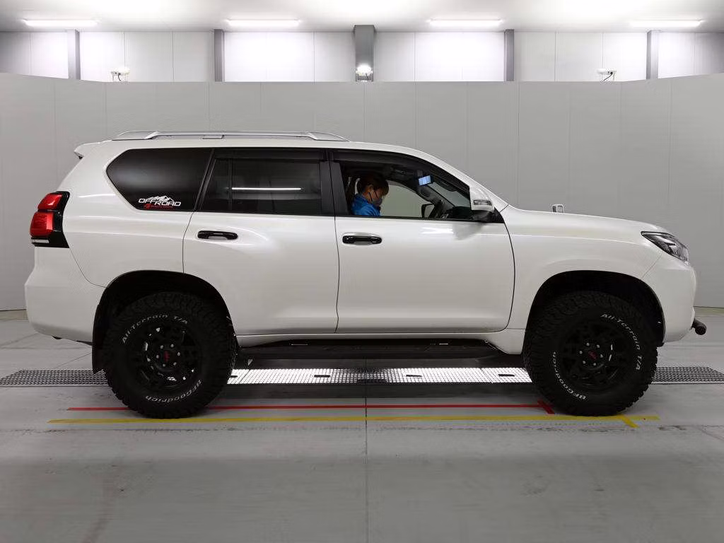 TOYOTA LAND CRUISER PRADO