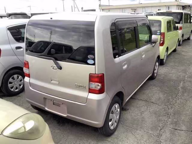 DAIHATSU MOVE CONTE