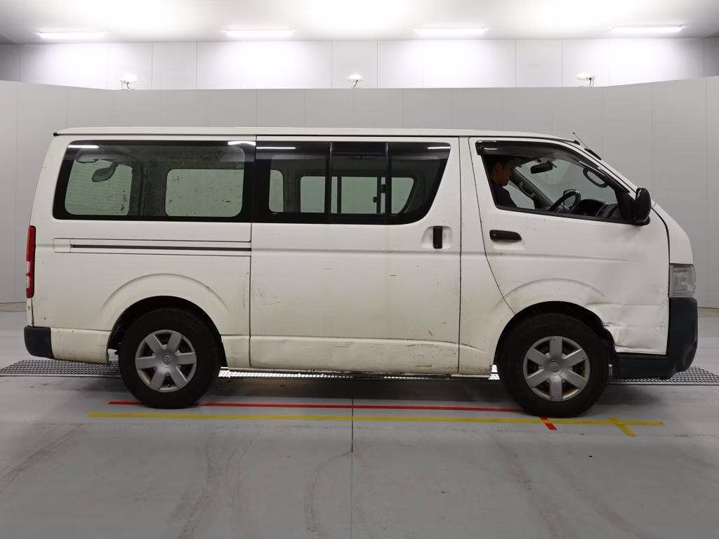 TOYOTA REGIUS ACE