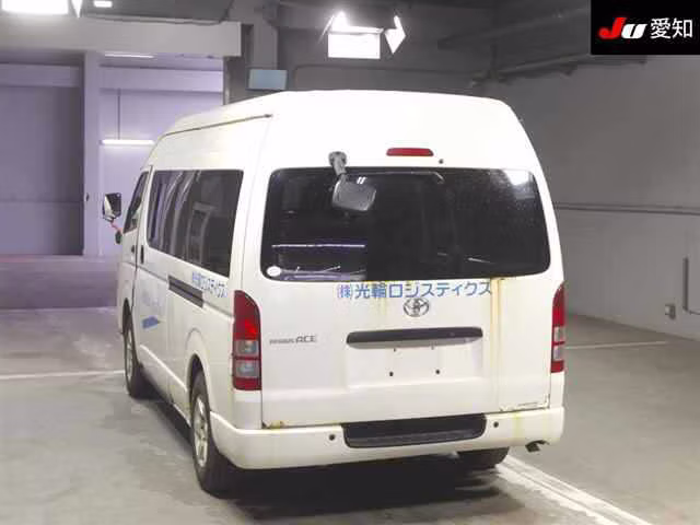 TOYOTA REGIUS ACE