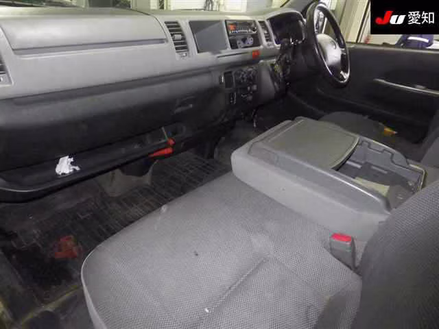 TOYOTA REGIUS ACE