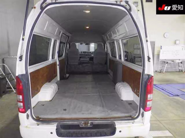 TOYOTA REGIUS ACE
