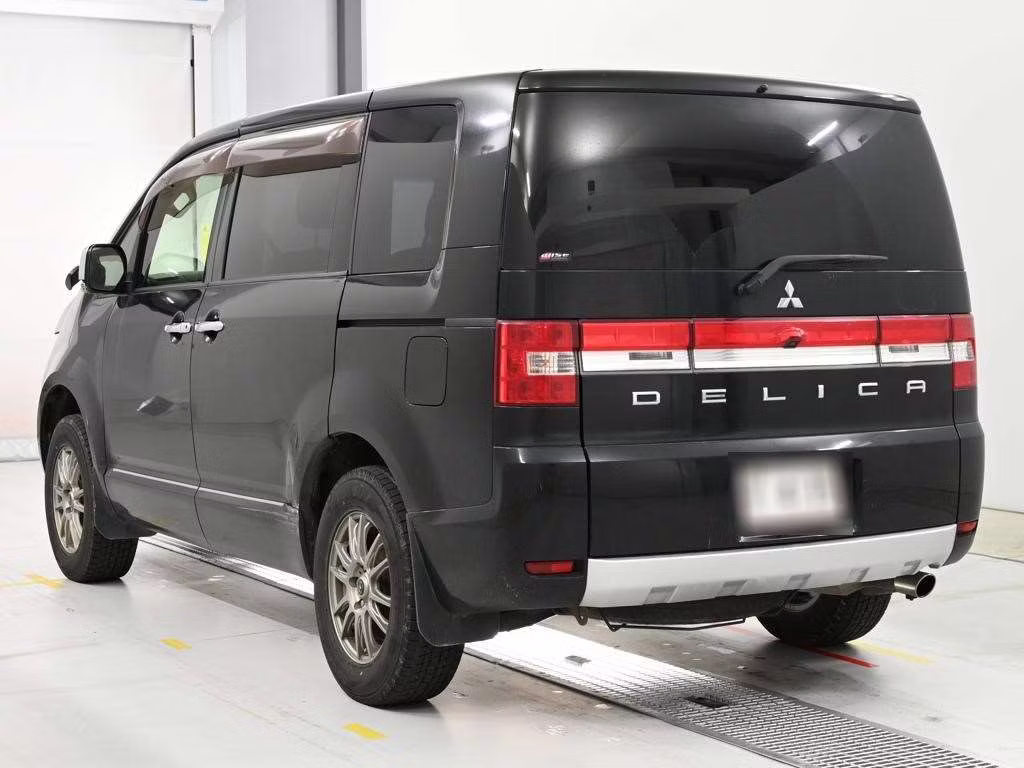 MITSUBISHI DELICA D:5