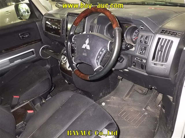 MITSUBISHI DELICA D:5