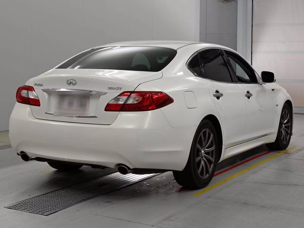 NISSAN FUGA