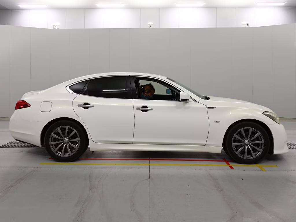 NISSAN FUGA