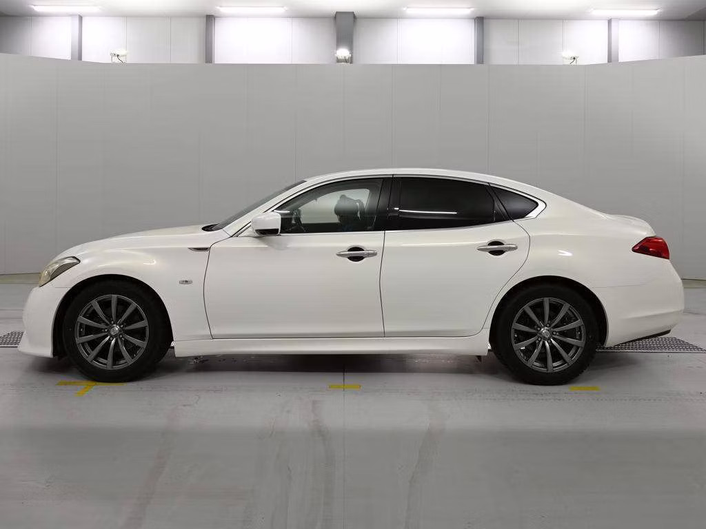 NISSAN FUGA