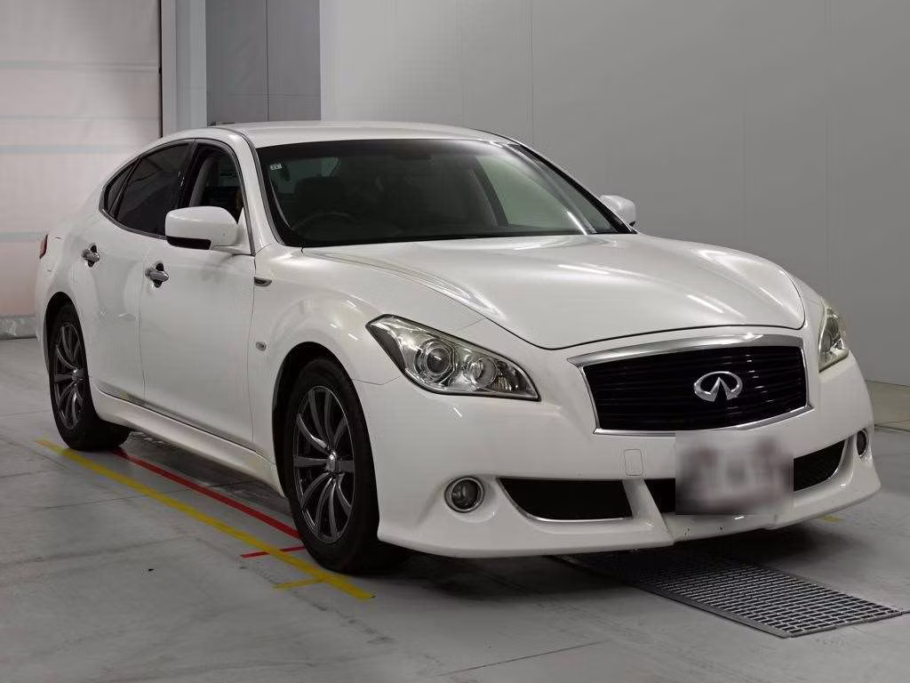 NISSAN FUGA