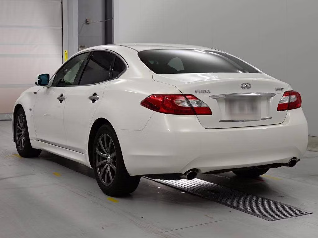 NISSAN FUGA