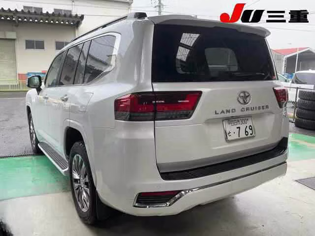TOYOTA LAND CRUISER