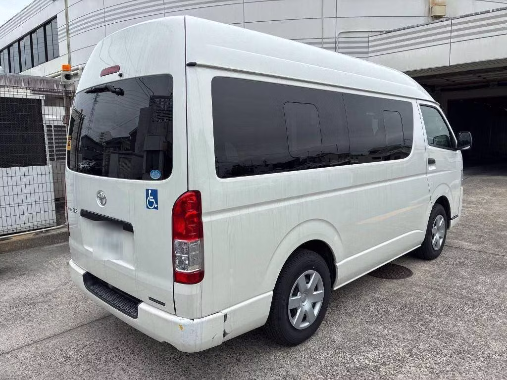 TOYOTA REGIUS ACE
