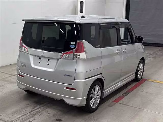 MITSUBISHI DELICA D:2