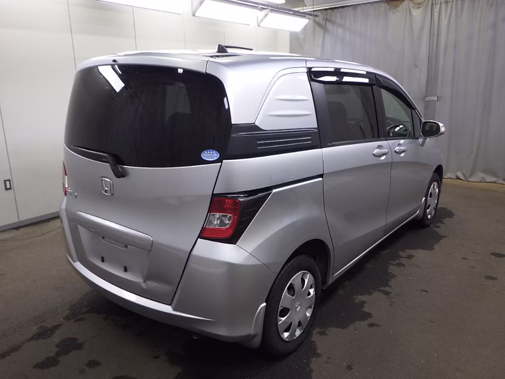 HONDA FREED SPIKE