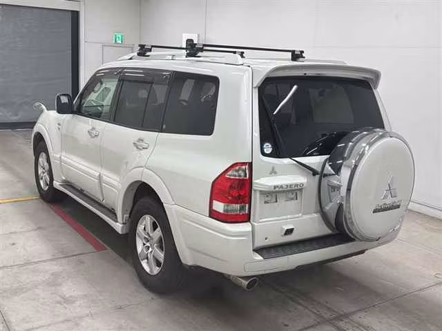 MITSUBISHI PAJERO