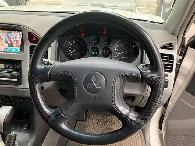 MITSUBISHI PAJERO