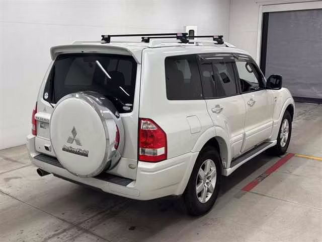 MITSUBISHI PAJERO