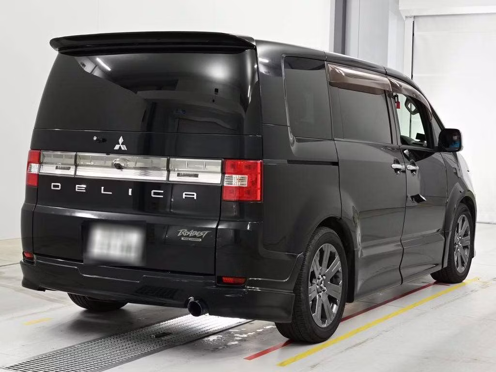 MITSUBISHI DELICA D:5