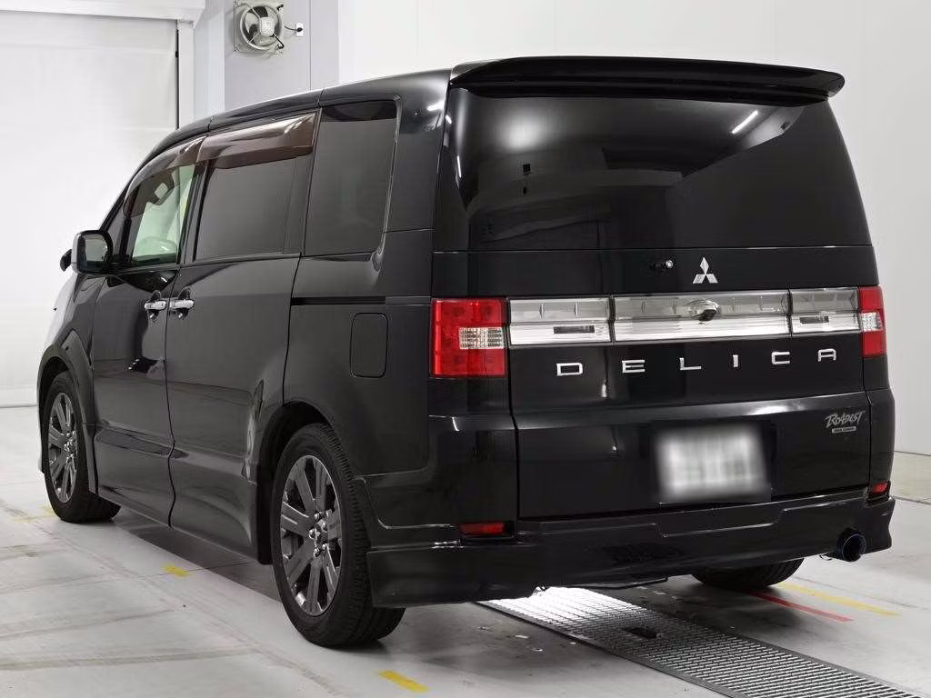 MITSUBISHI DELICA D:5