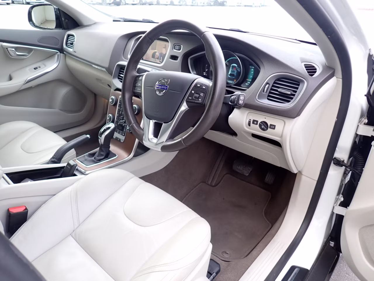 VOLVO V40