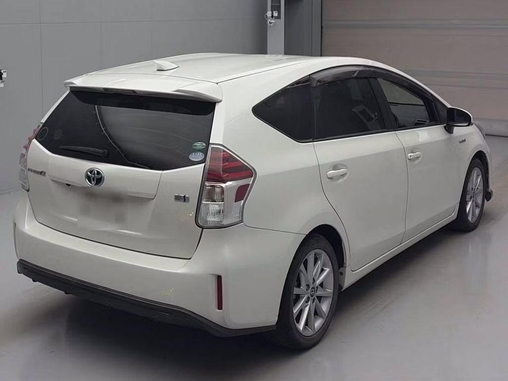 TOYOTA PRIUS ALPHA