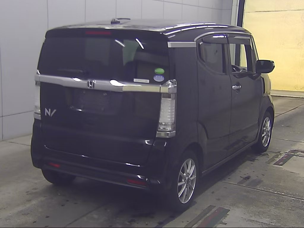 HONDA N-BOX SLASH