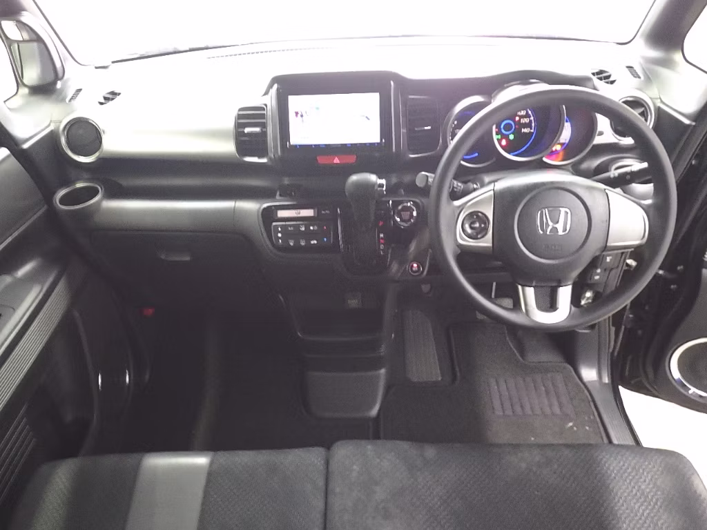 HONDA N-BOX SLASH