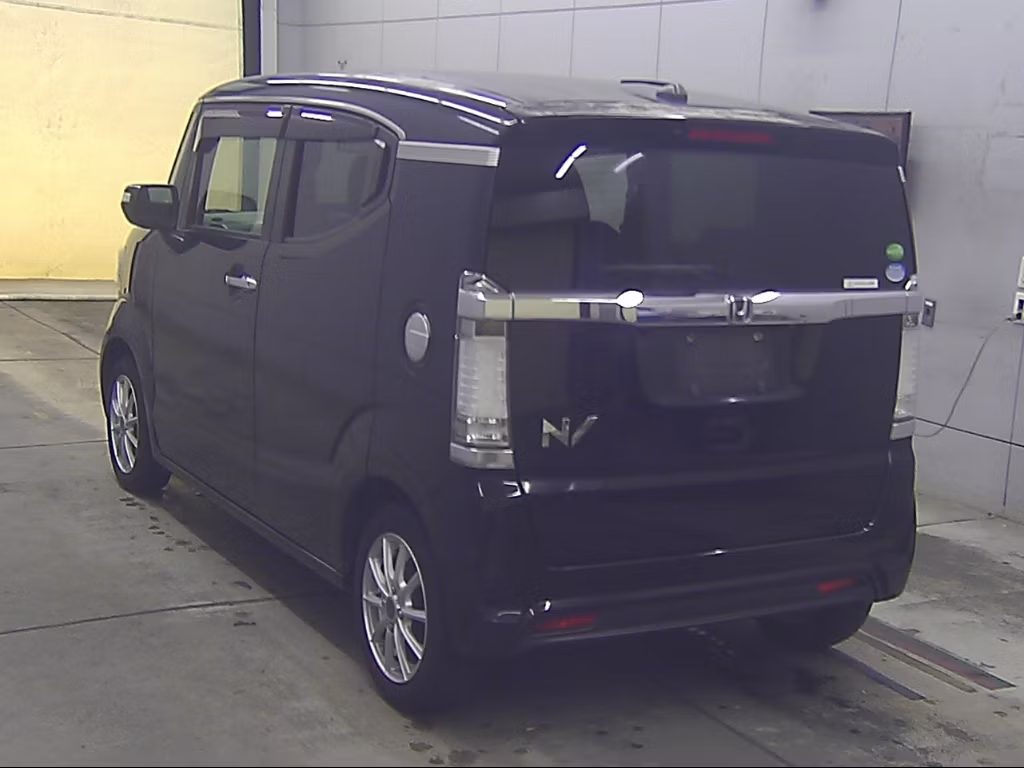 HONDA N-BOX SLASH