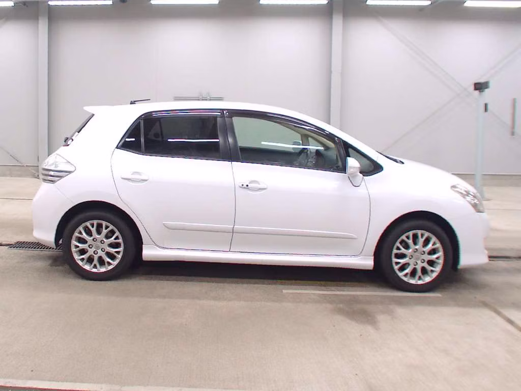 TOYOTA BLADE