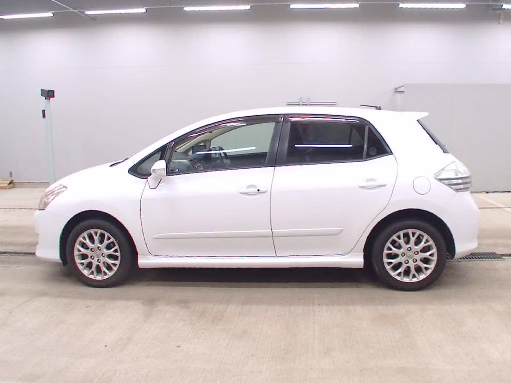 TOYOTA BLADE