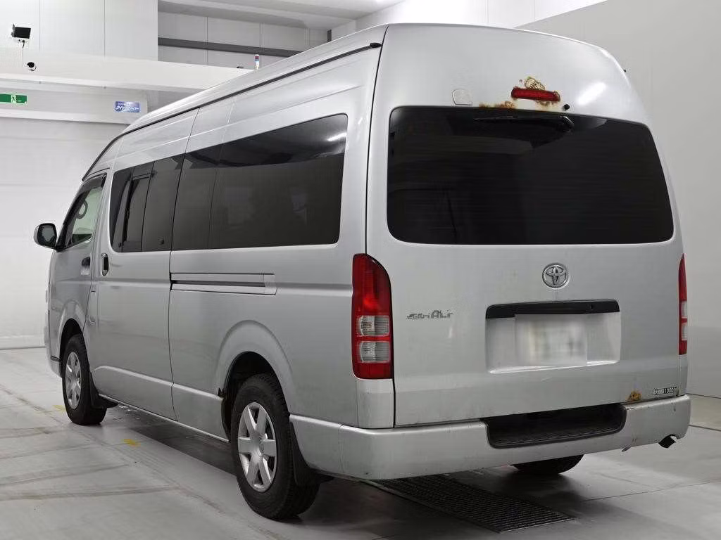 TOYOTA REGIUS ACE
