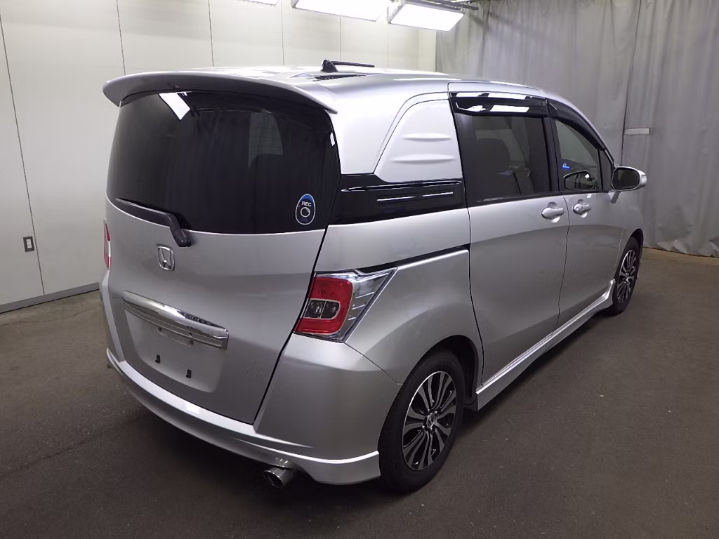HONDA FREED SPIKE